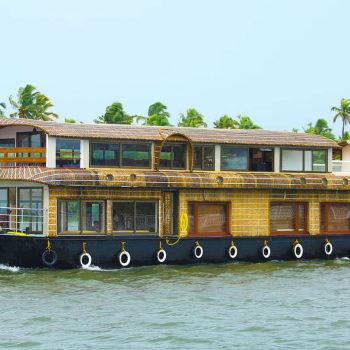 Alappuzha sightseeing with houseboat tour packages